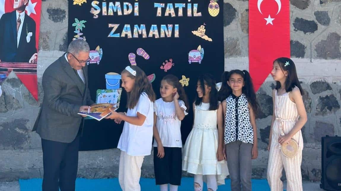 Karneleri Dağıttık